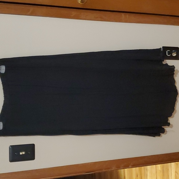 Mlle Gabrielle midi length black skirt hi-lo - Picture 7 of 7